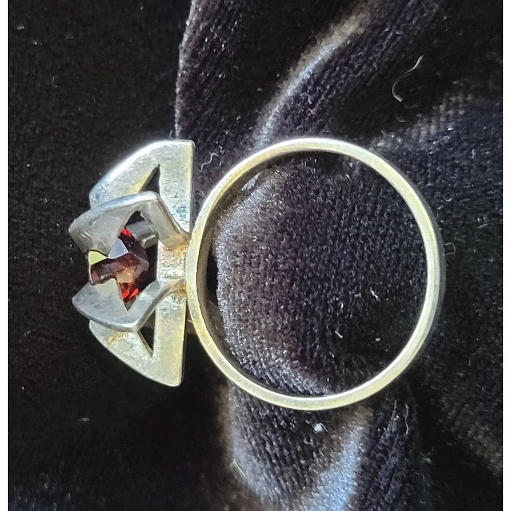 Vintage MCM Starburst Sterling‎ Silver Red Stone Ring Garnet Unique Size 7